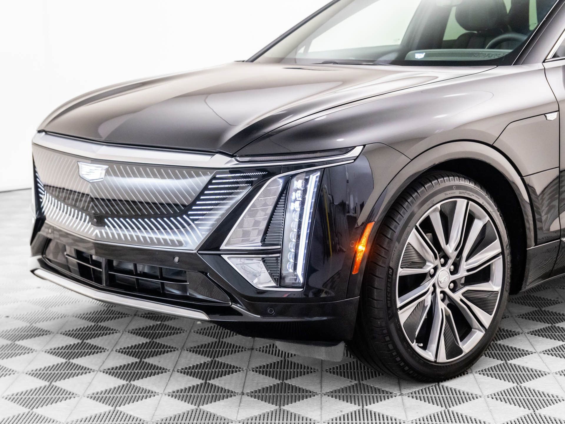 Certified 2025 Cadillac Lyriq Luxury w/ LPO, Floor Liner Package AWD/4WD image 38