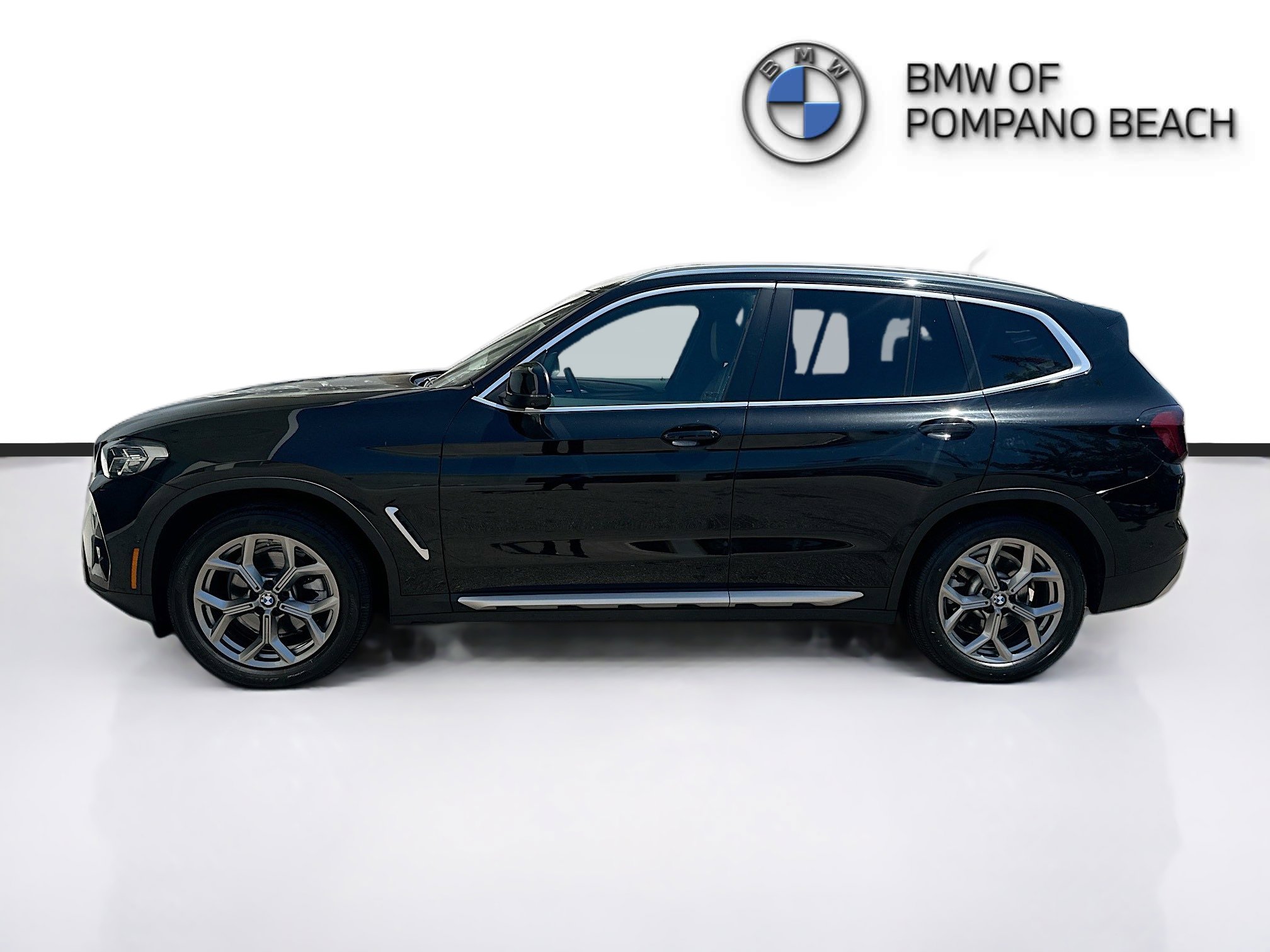 Used 2024 BMW X3 sDrive30i w/ Premium Package image 4