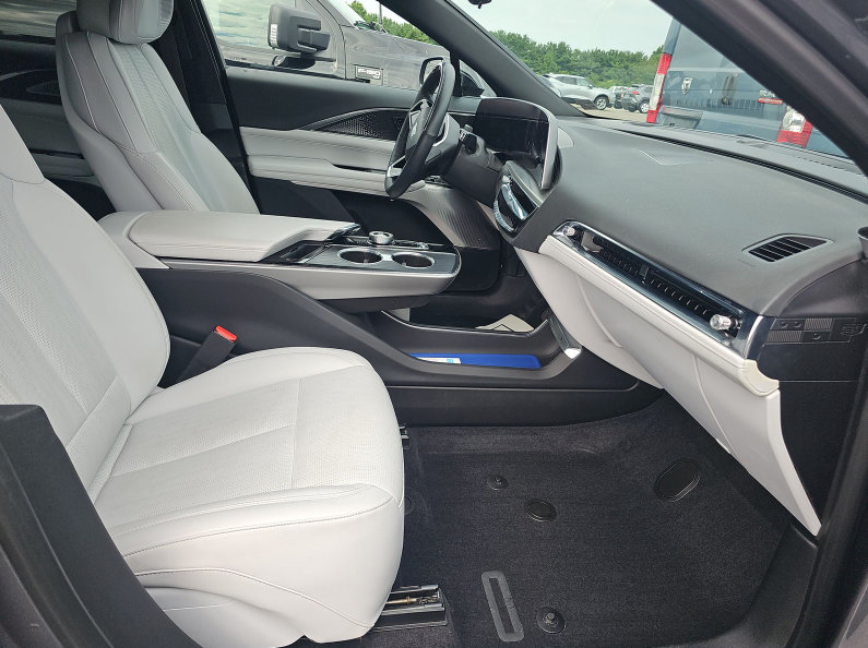 Used 2023 Cadillac Lyriq 2WD image 6