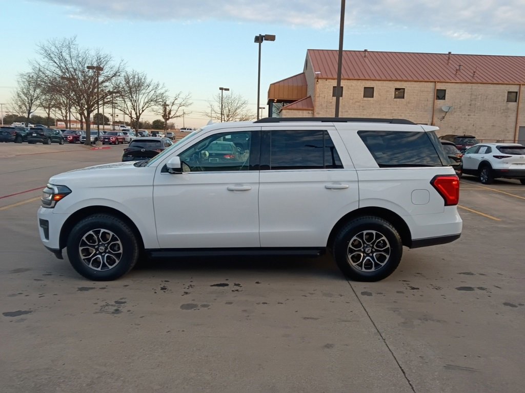 Used 2024 Ford Expedition XLT image 3