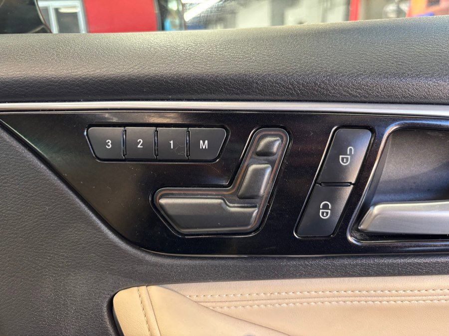 Used 2018 INFINITI QX30 AWD w/ Cargo Package image 26