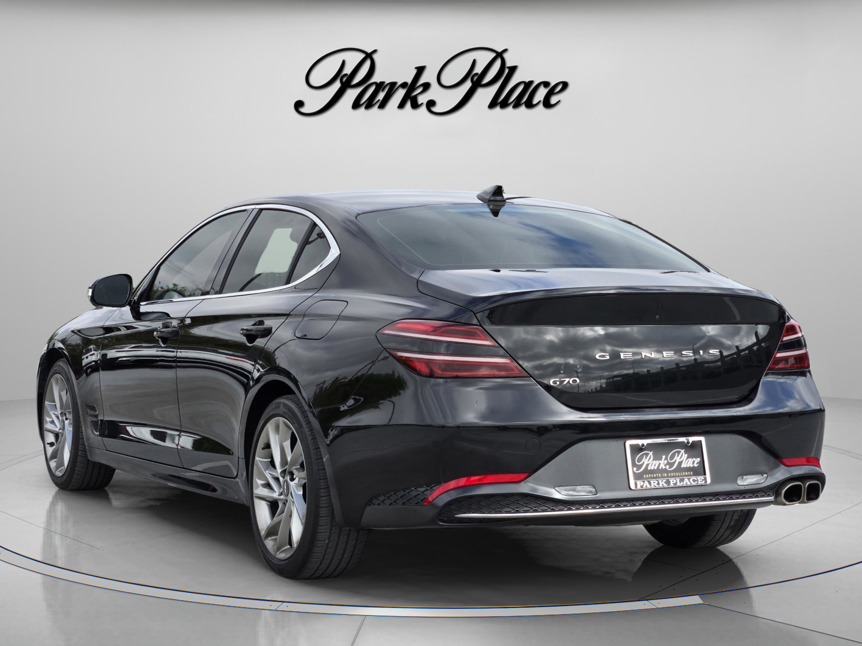 Used 2022 Genesis G70 2.0T image 3