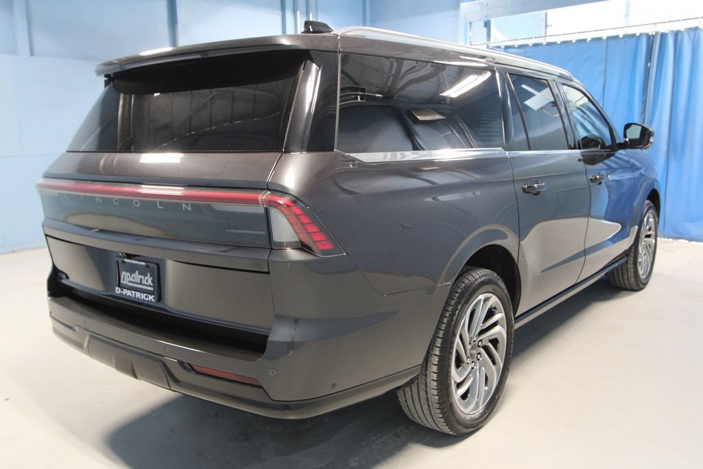 Used 2025 Lincoln Navigator L Reserve AWD/4WD image 36