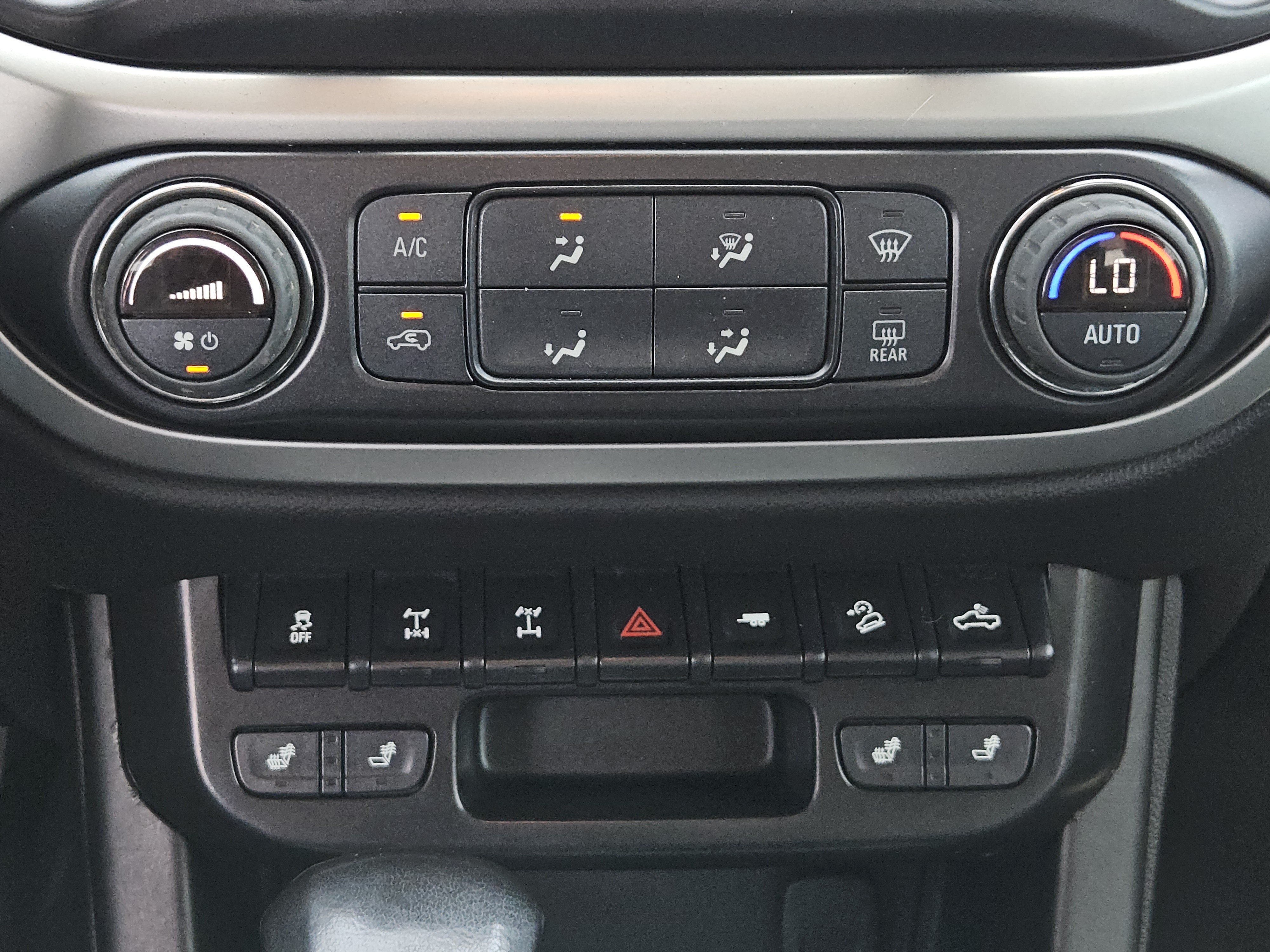 Used 2022 Chevrolet Colorado ZR2 AWD/4WD image 14