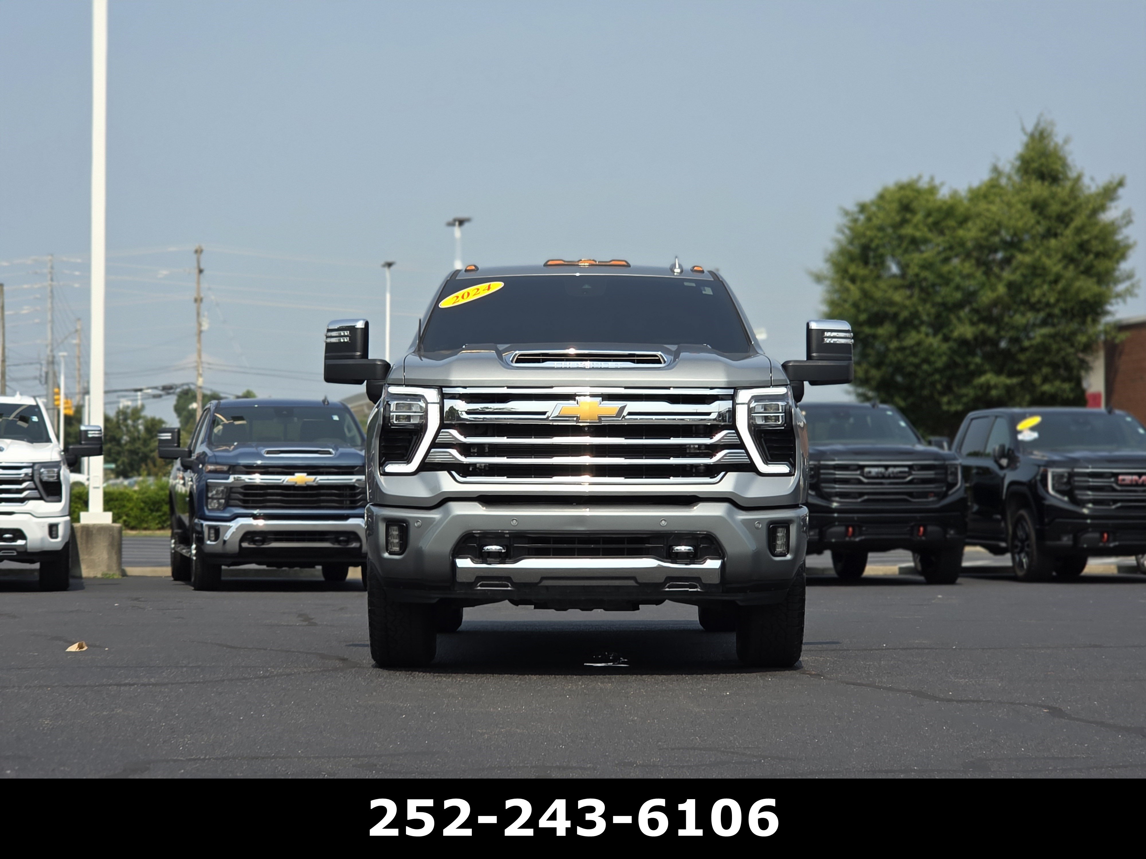 Used 2024 Chevrolet Silverado 2500 High Country w/ Technology Package AWD/4WD image 2