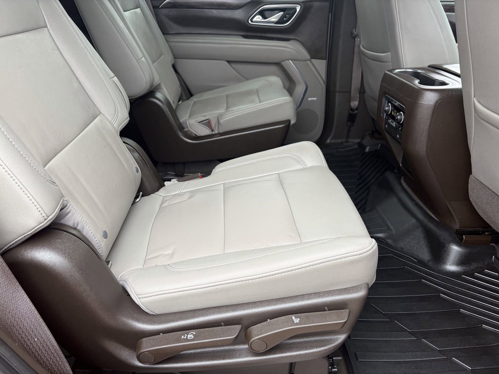 Used 2021 Chevrolet Tahoe LT w/ LT Signature Package image 14