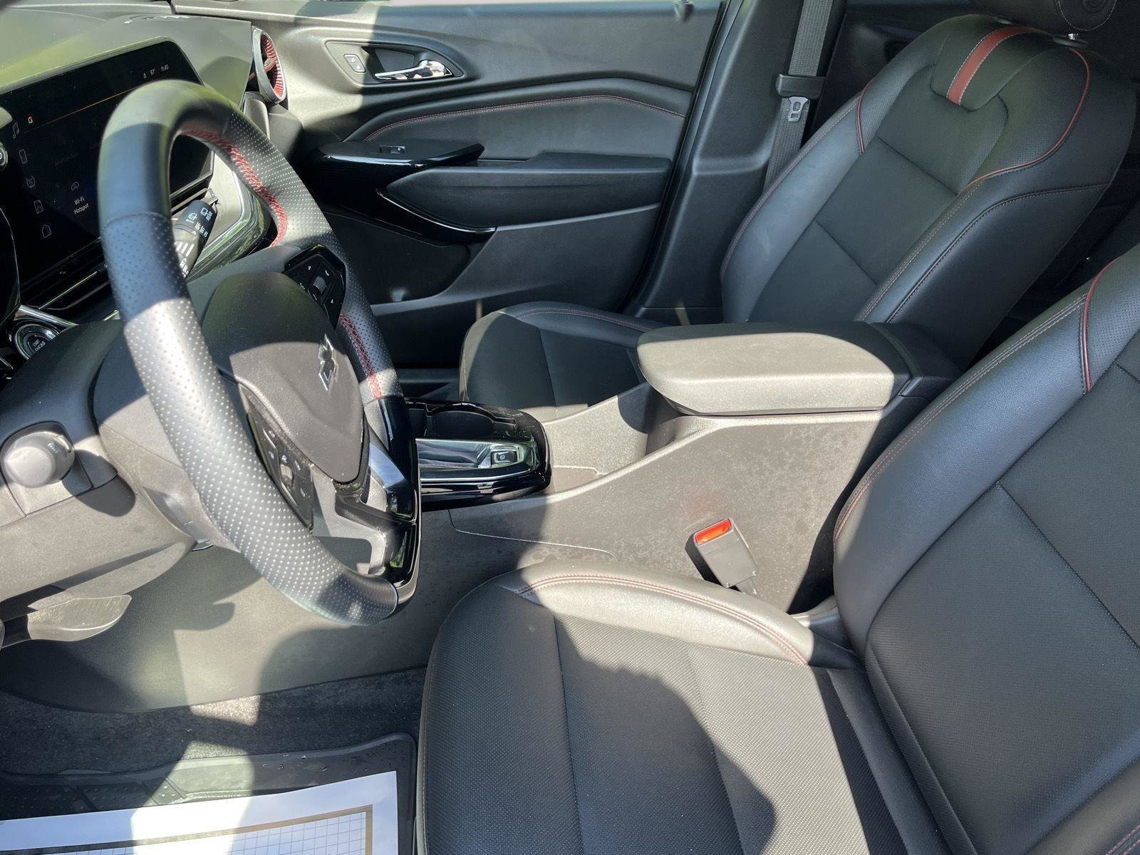 Used 2025 Chevrolet Trax RS w/ Driver Confidence Package FWD image 20