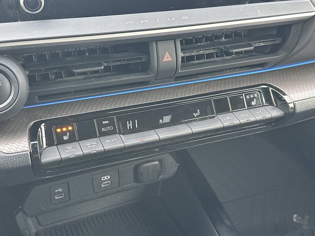 Used 2025 Toyota Prius XLE image 31