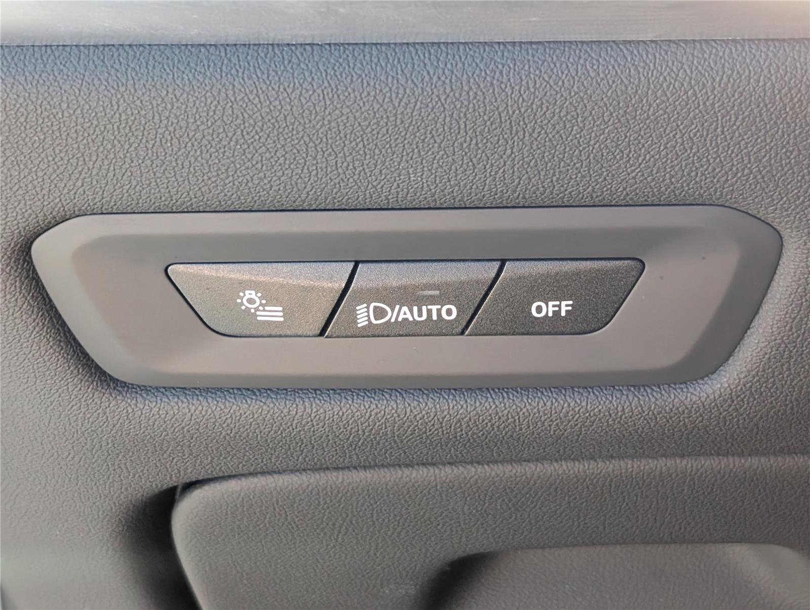 Used 2024 BMW X6 xDrive40i w/ Premium Package image 26