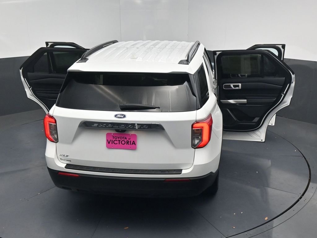 Used 2024 Ford Explorer XLT image 29