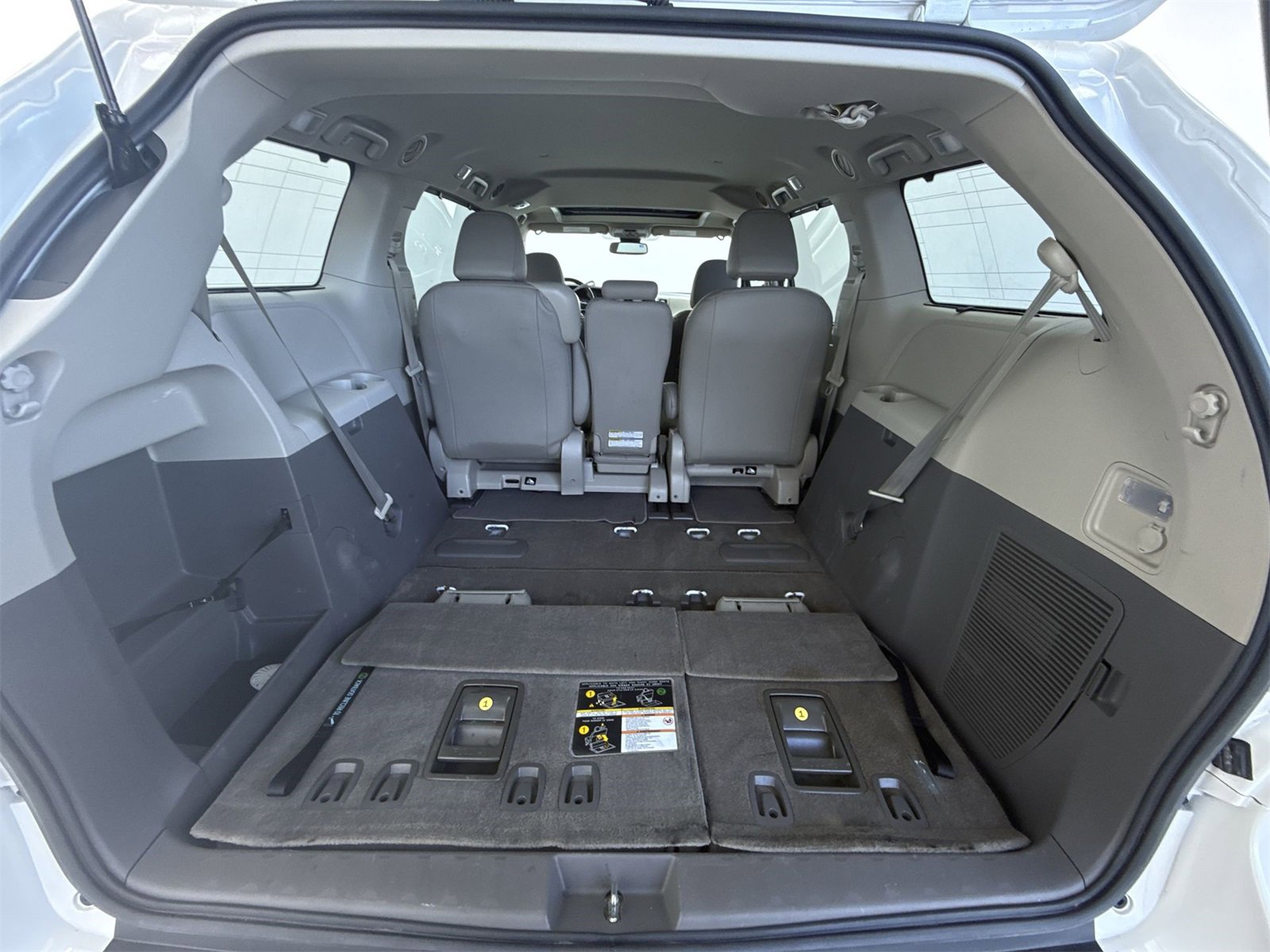 Used 2018 Toyota Sienna XLE w/ XLE Navigation Package image 37