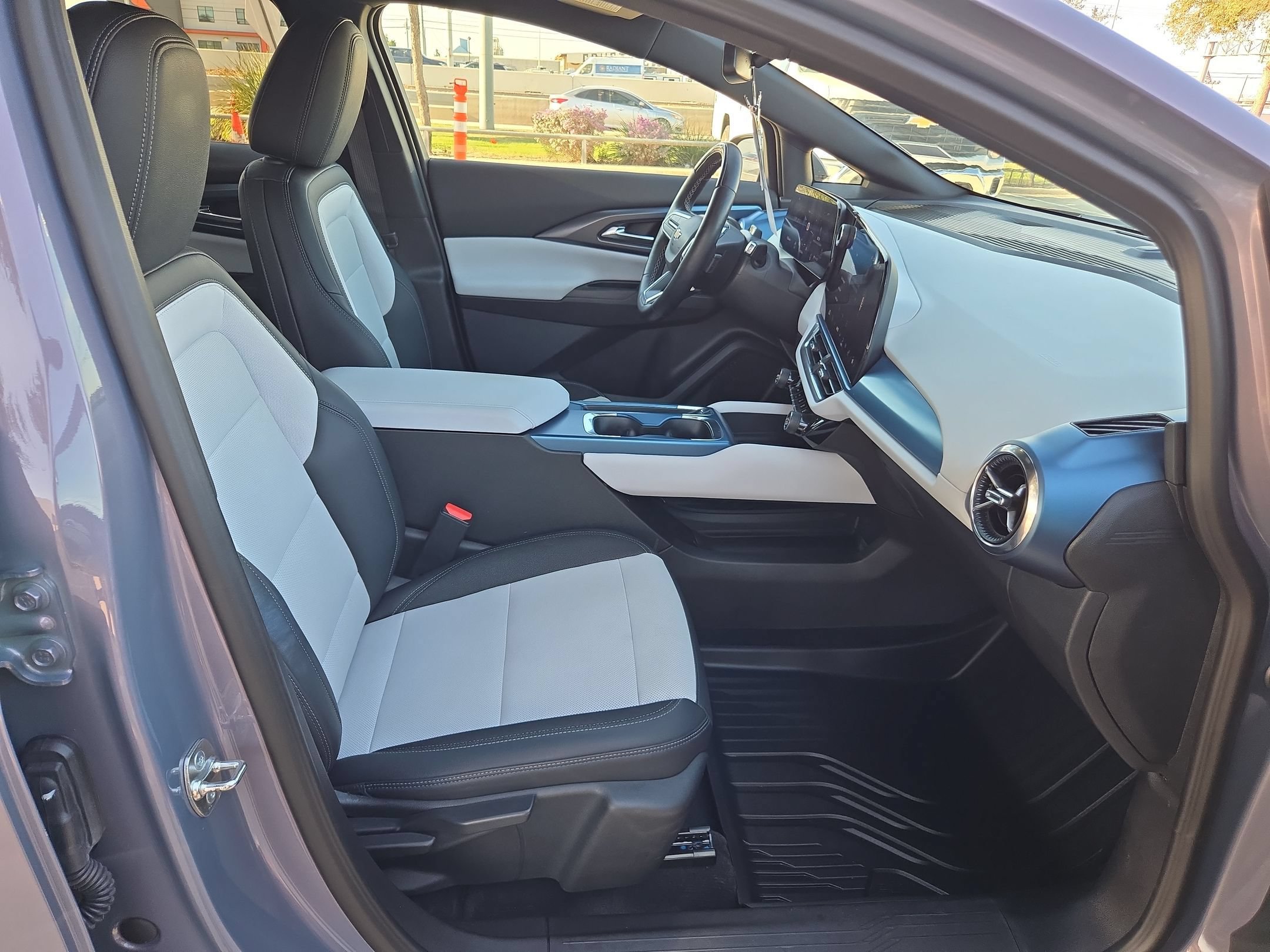 Certified 2024 Chevrolet Equinox EV LT w/ Active Safety Package 3 FWD image 25