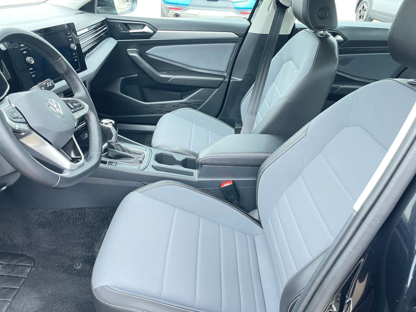 Used 2025 Volkswagen Jetta SE image 27