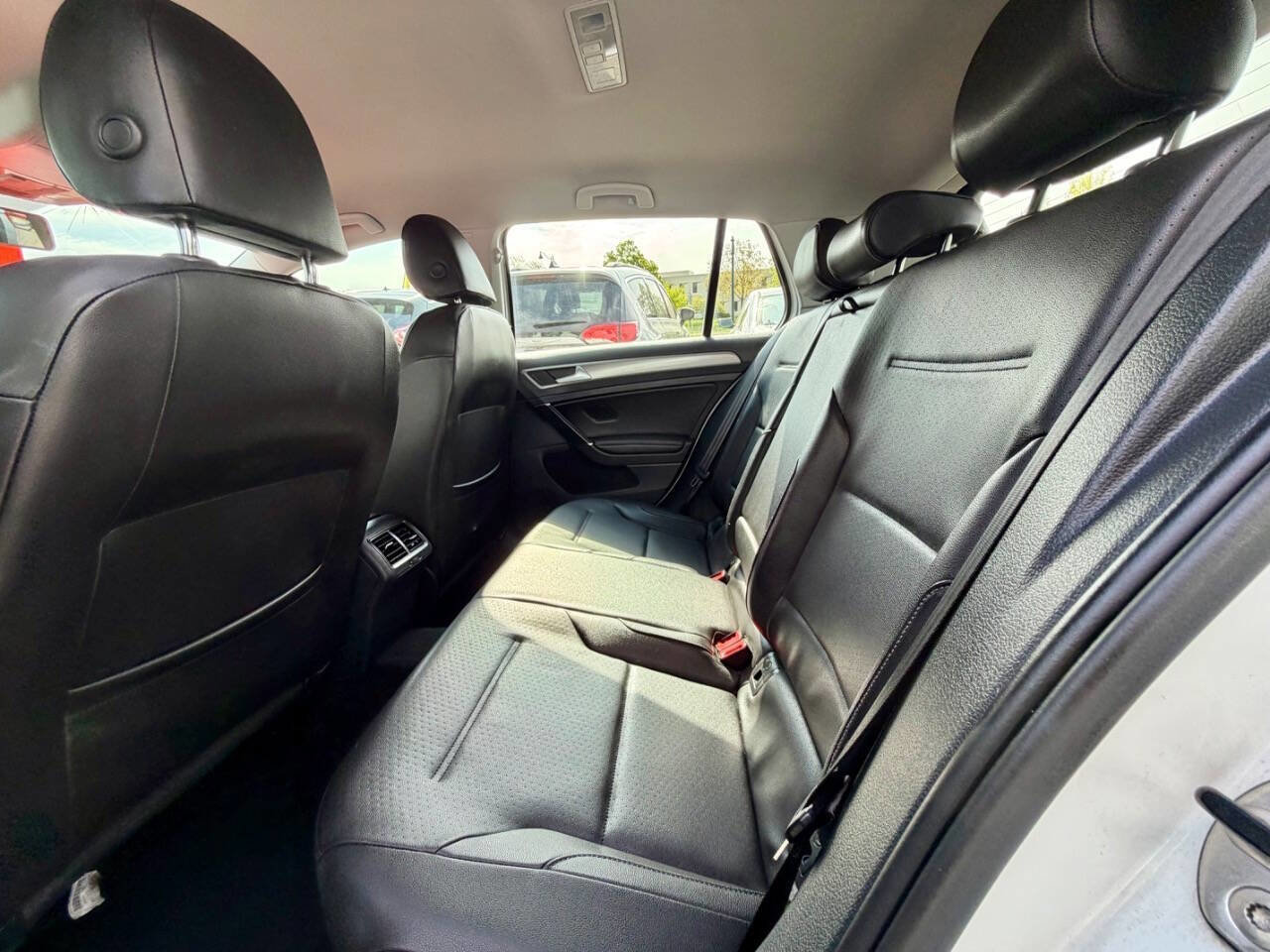 Used 2015 Volkswagen Golf TDI S FWD image 19