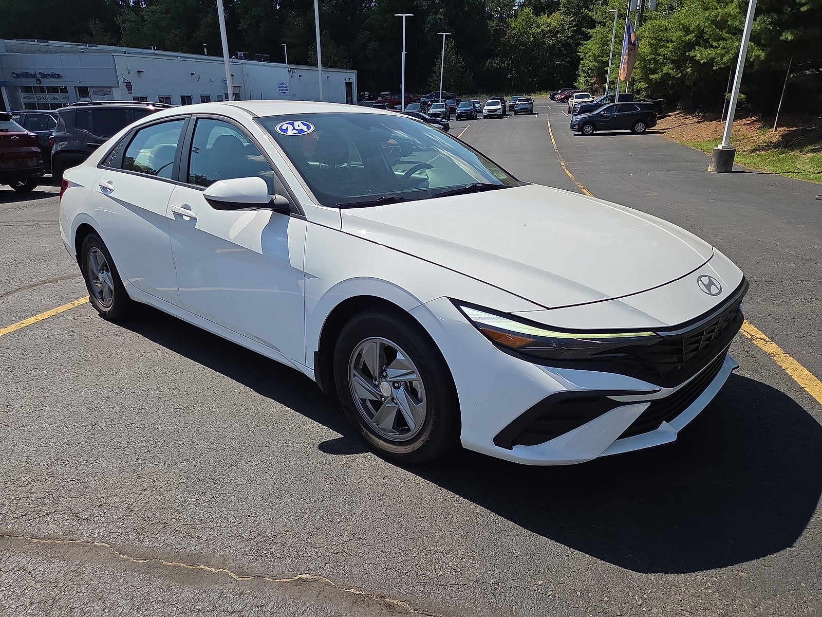 Used 2024 Hyundai Elantra SE FWD image 1