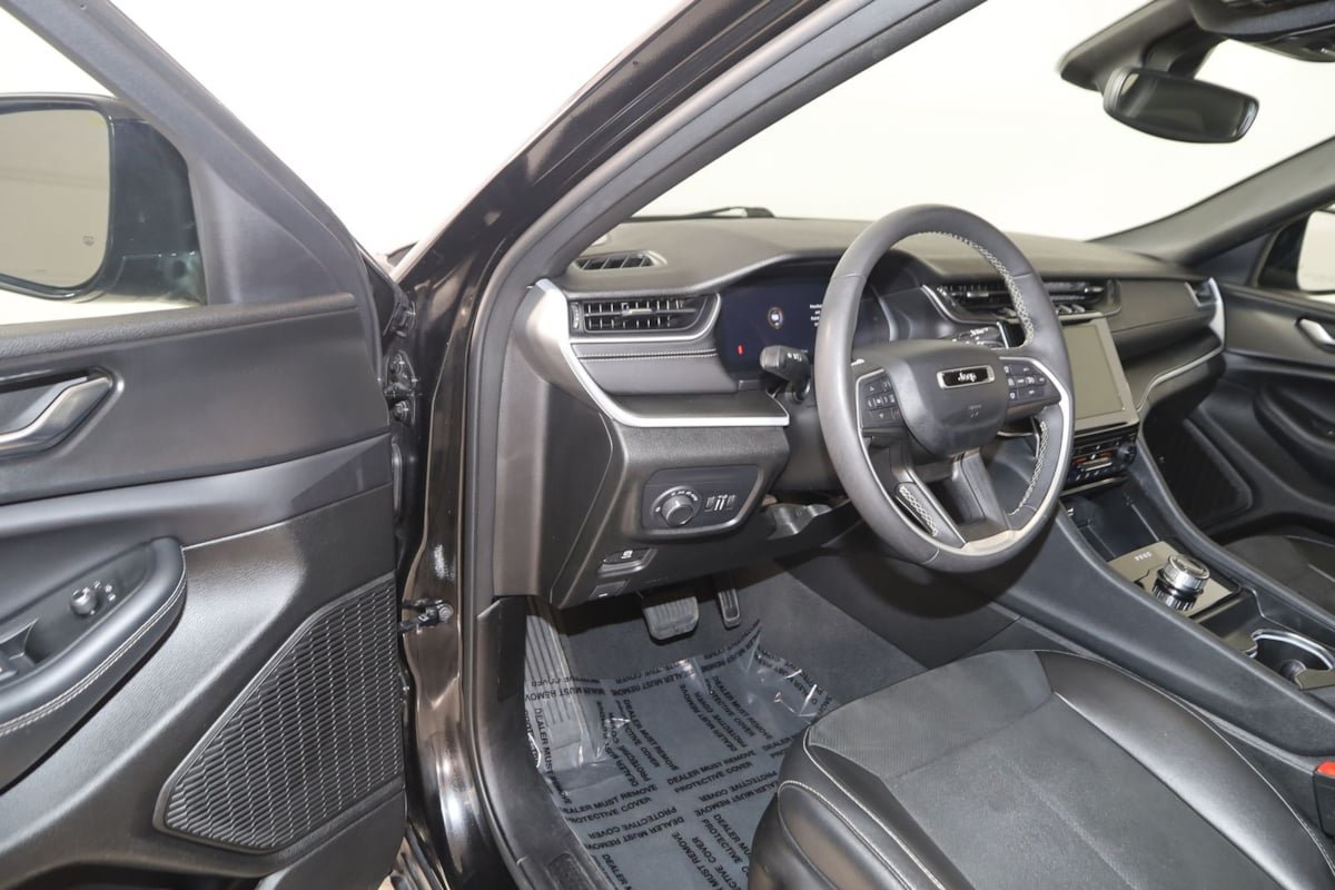 Used 2024 Jeep Grand Cherokee L Altitude AWD/4WD image 46