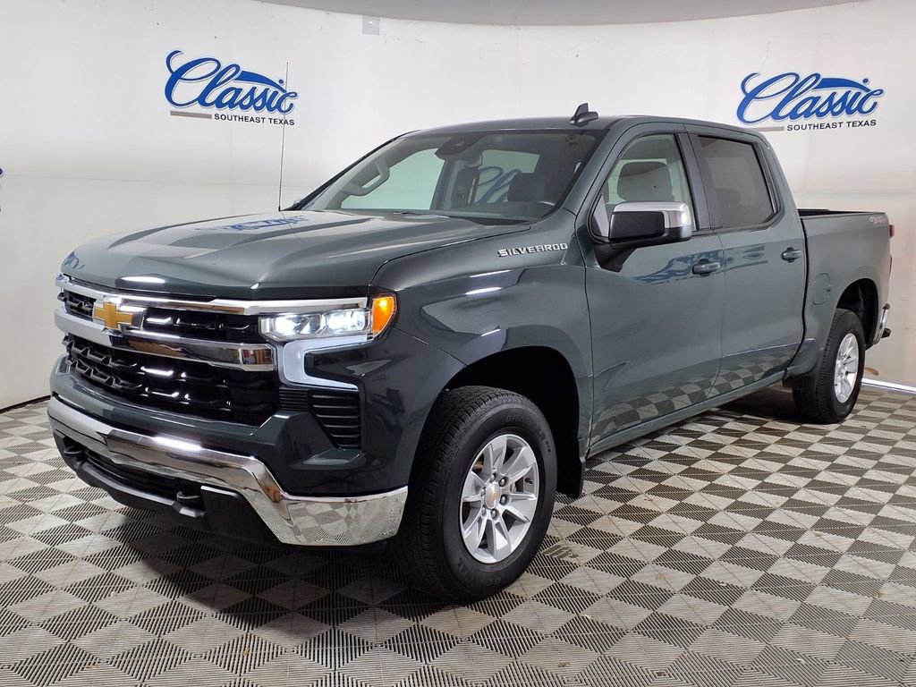 Used 2025 Chevrolet Silverado 1500 LT AWD/4WD image 3