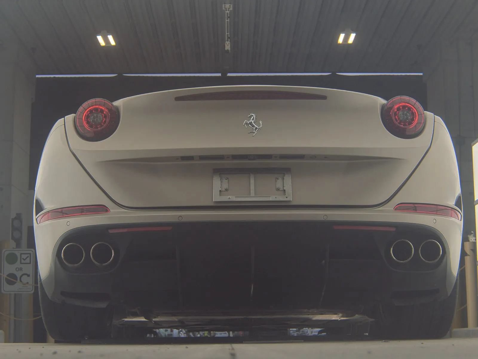 Used 2018 Ferrari California T RWD image 7