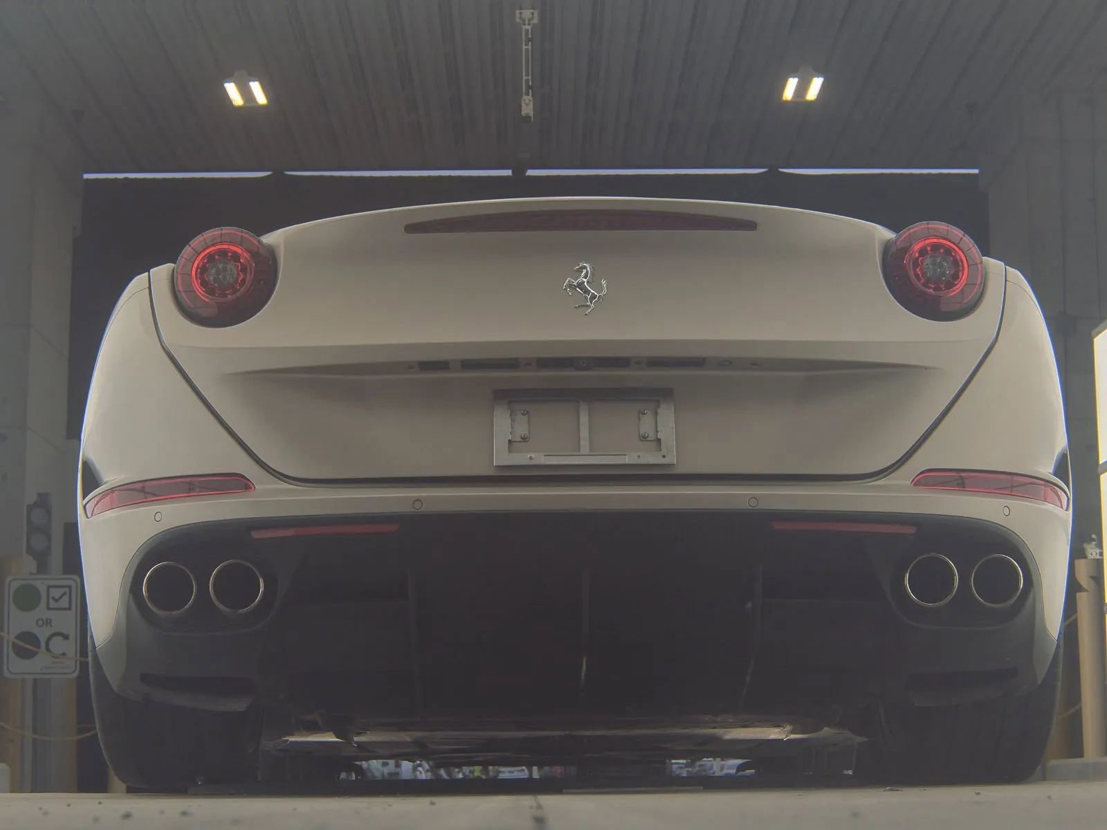 Used 2018 Ferrari California T image 7