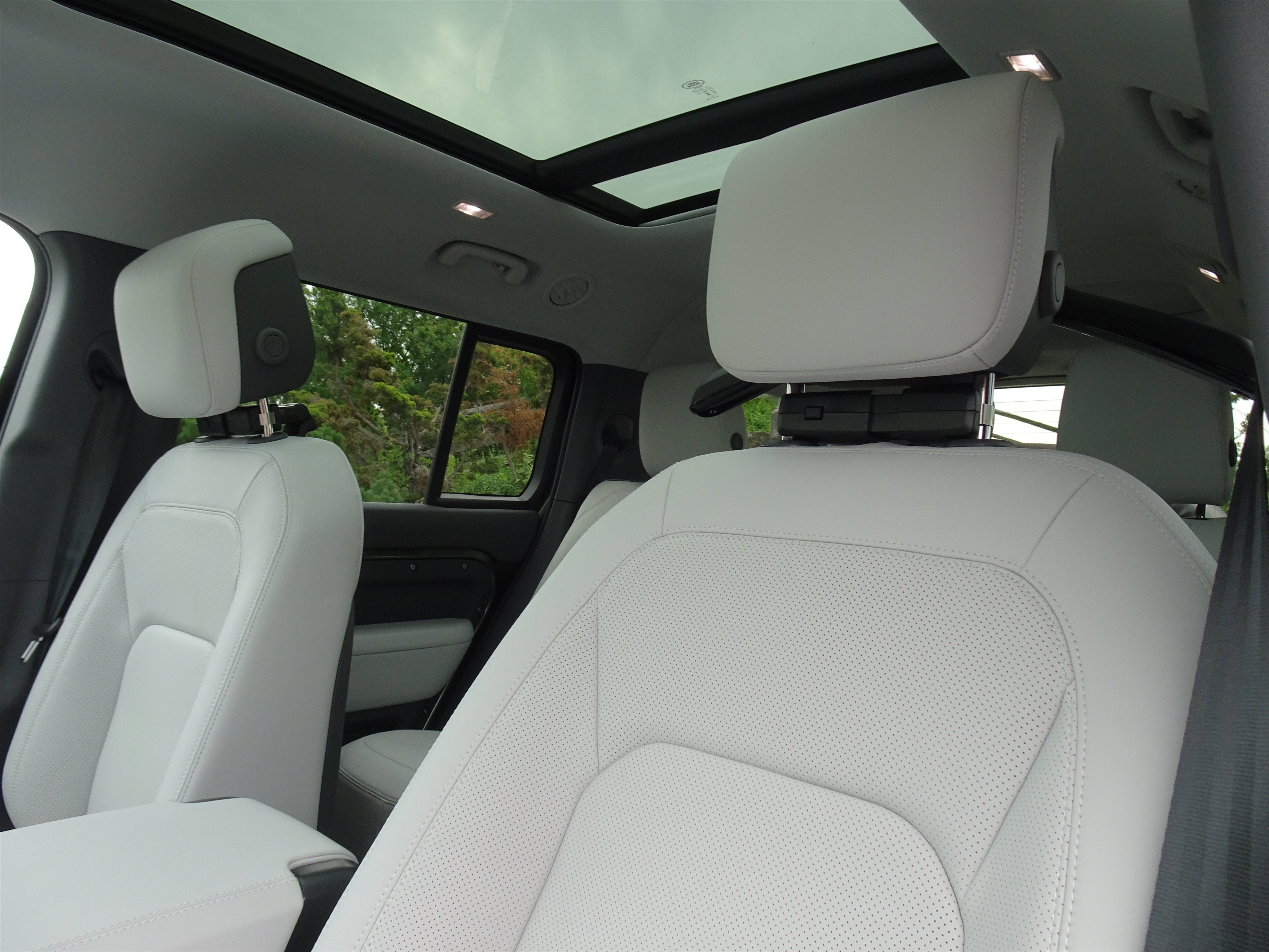 New 2026 Land Rover Defender 130 X-Dynamic SE AWD/4WD image 17