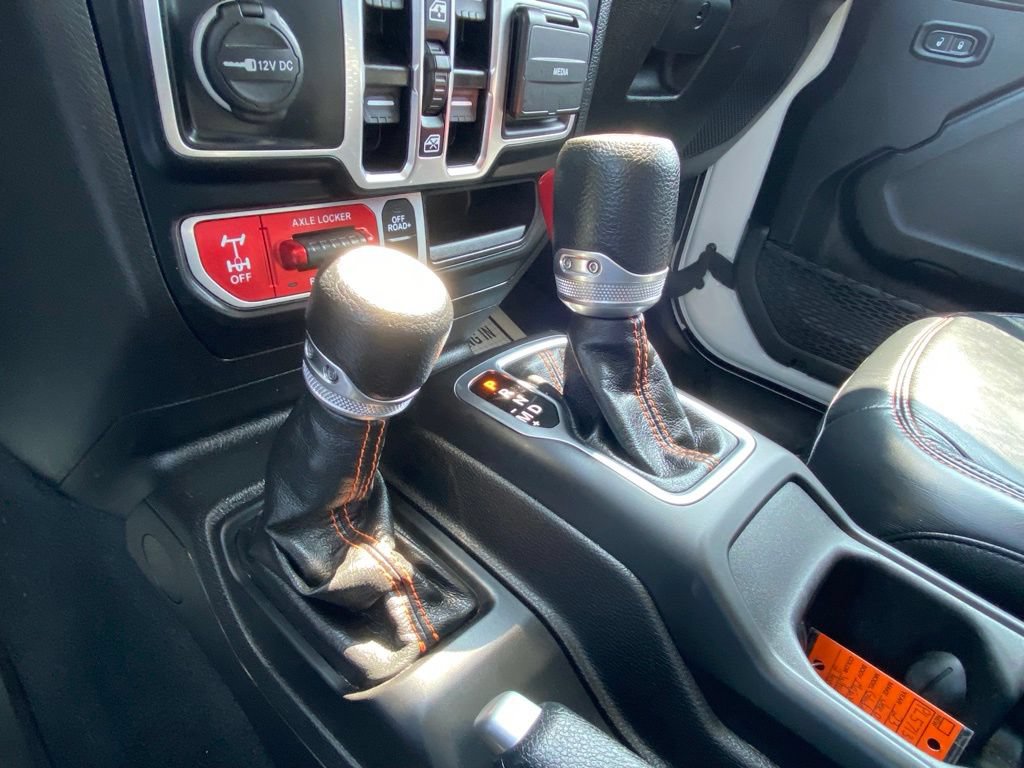 Used 2023 Jeep Gladiator Mojave w/ Cold Weather Group AWD/4WD image 28