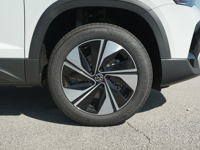 New 2025 Volkswagen Taos SE AWD/4WD image 11