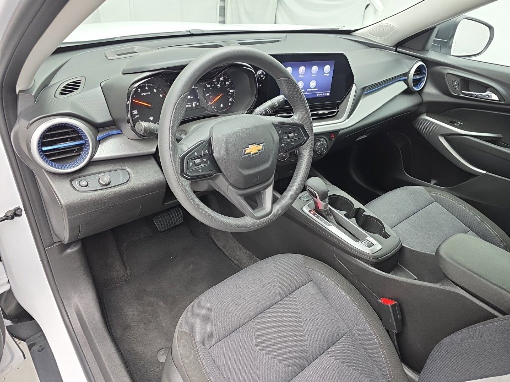 Used 2024 Chevrolet Trax LS FWD image 16