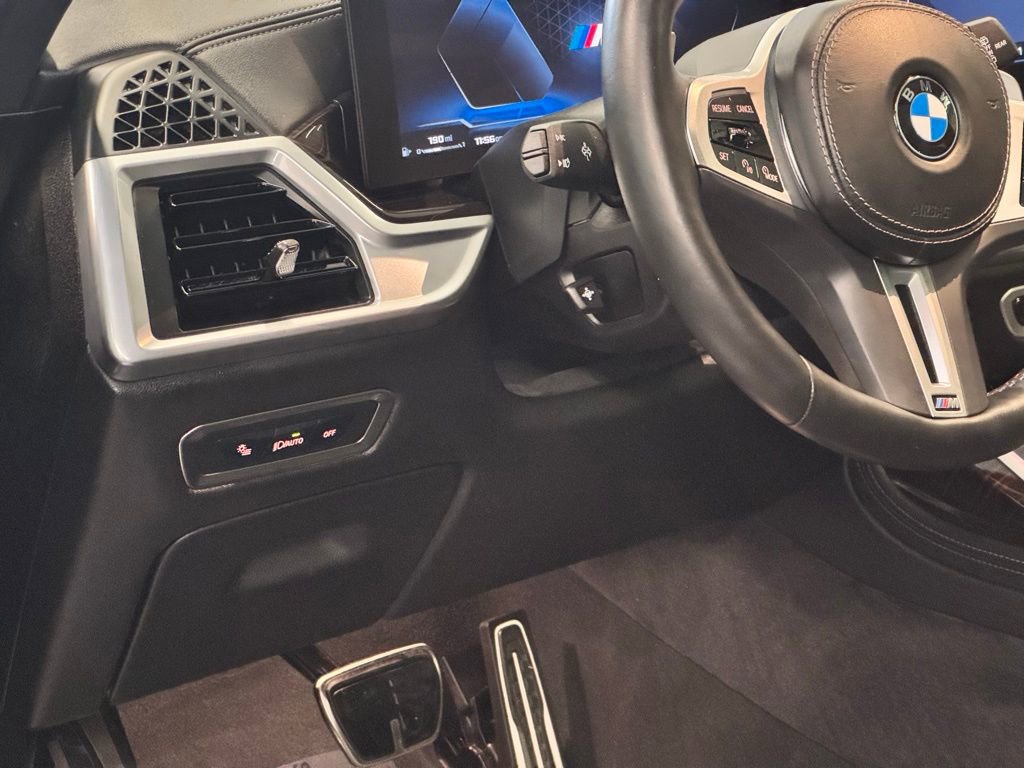 Used 2024 BMW X7 M60i image 17