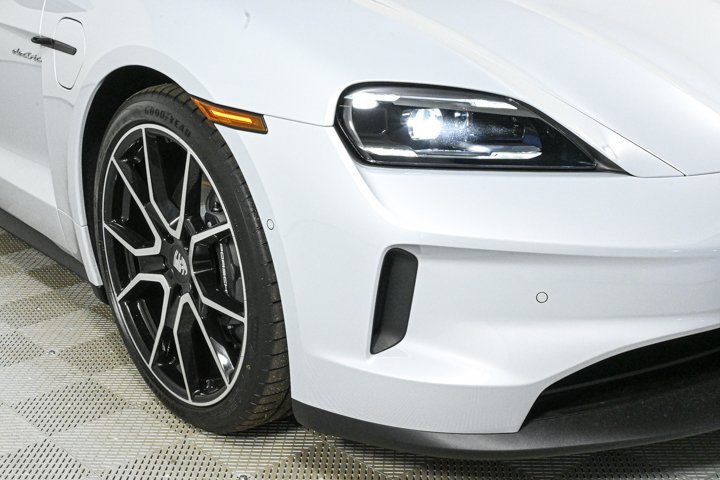 New 2025 Porsche Taycan image 36