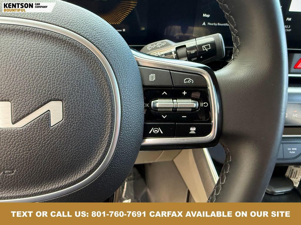 Used 2025 Kia Carnival image 17
