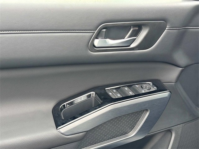 New 2025 Nissan Pathfinder SL image 23