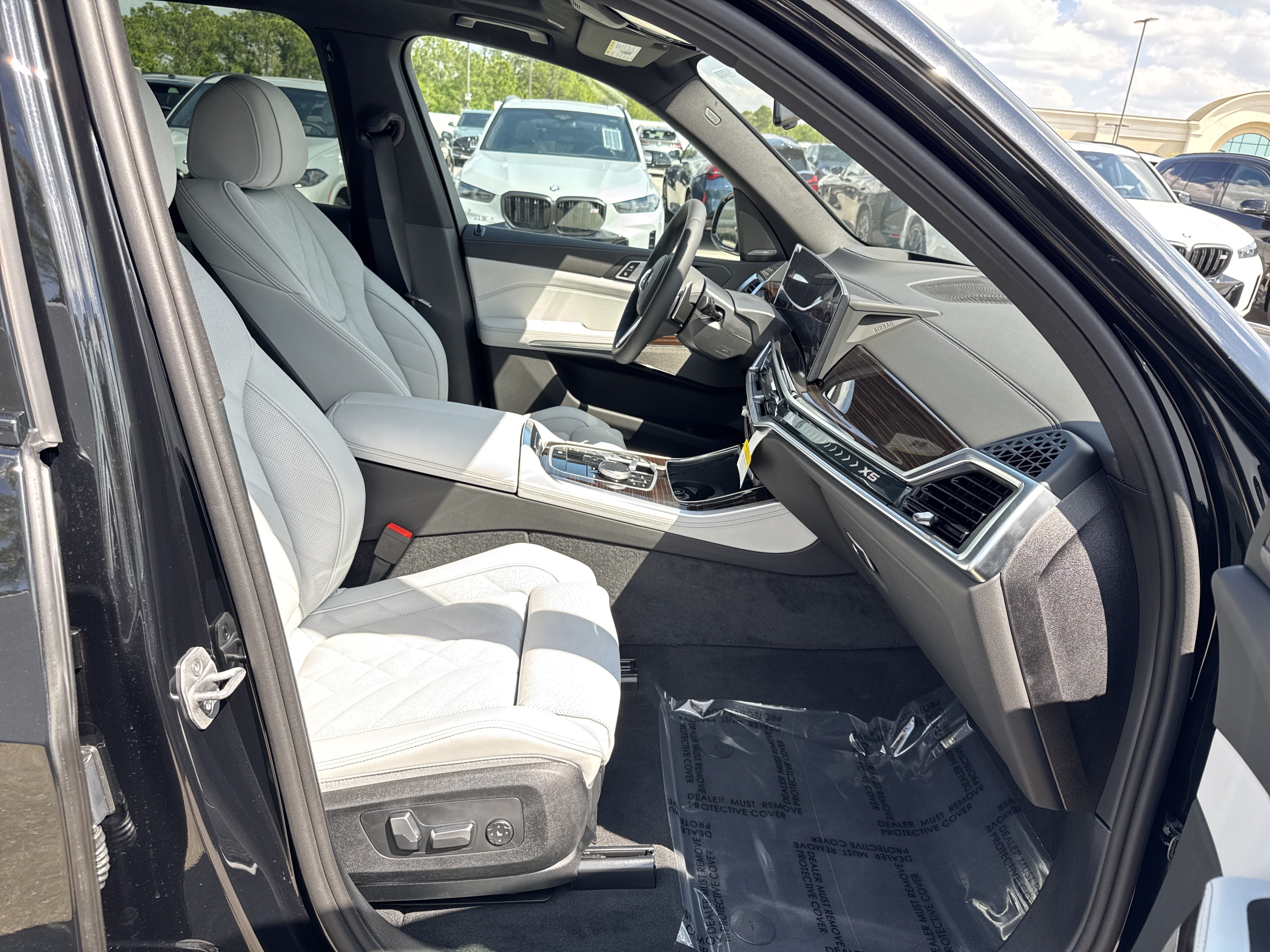 New 2026 BMW X5 xDrive40i w/ M Sport Package AWD/4WD image 9