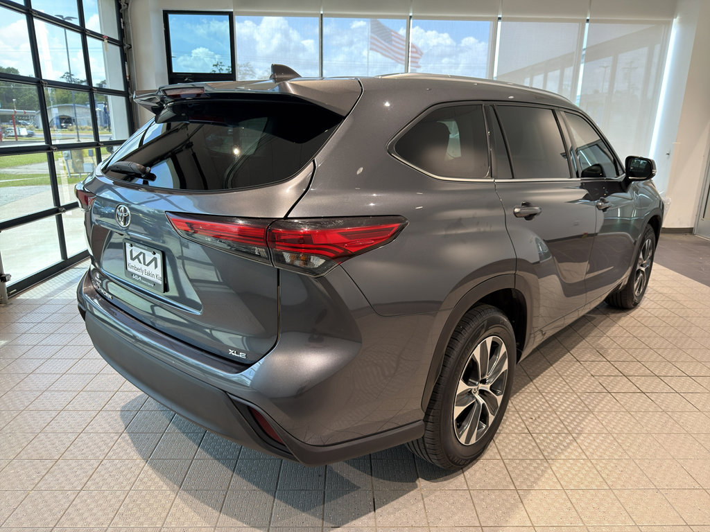 Used 2020 Toyota Highlander XLE image 5