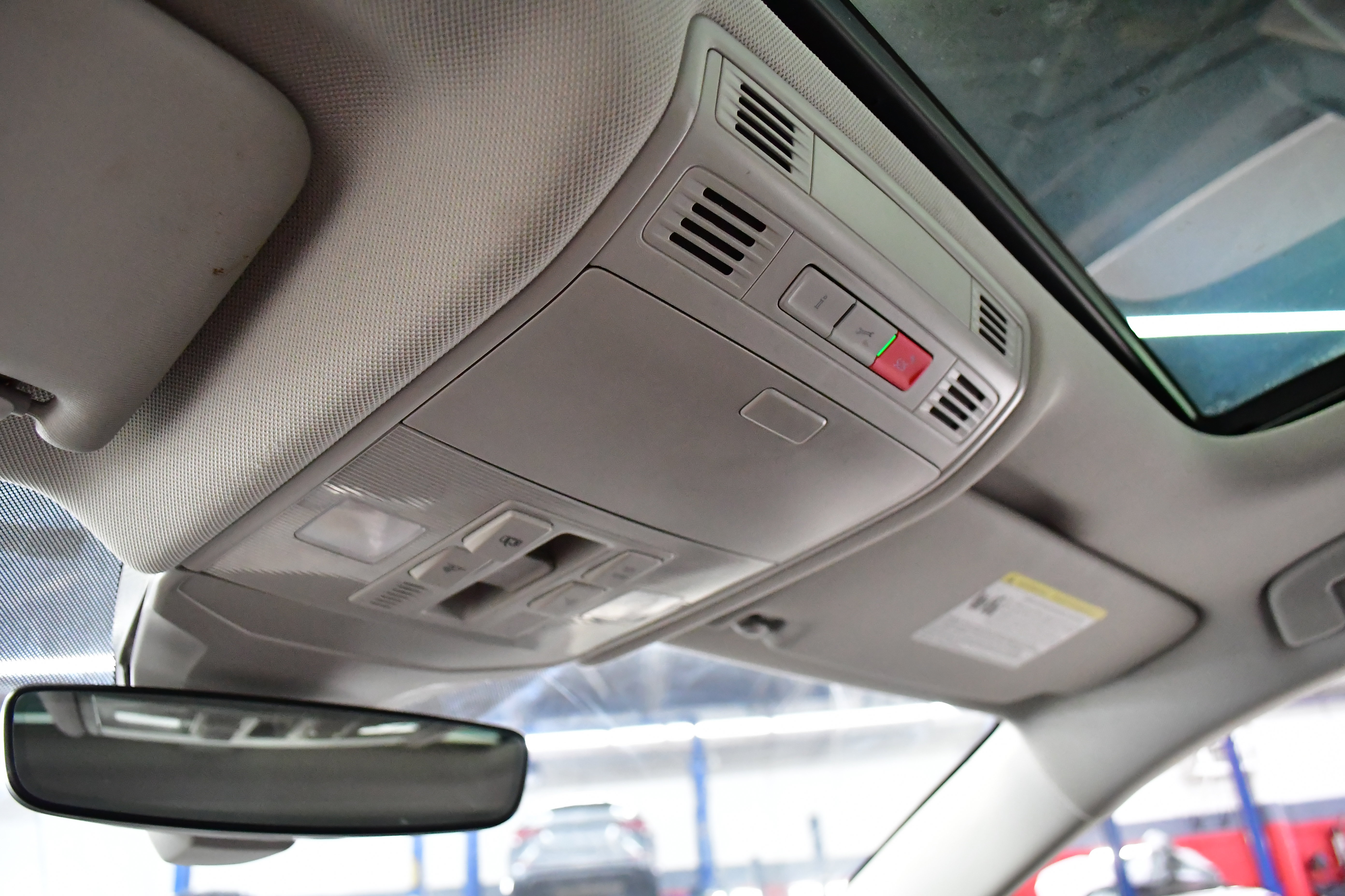 Used 2025 Volkswagen Jetta SE FWD image 30