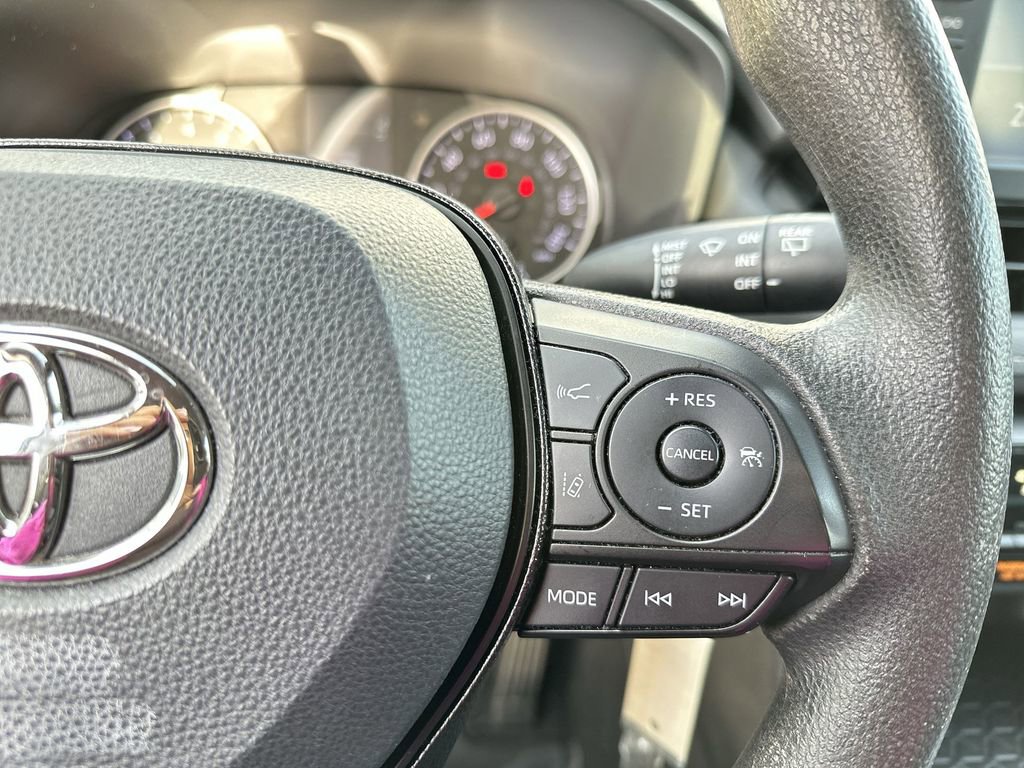 Used 2021 Toyota RAV4 LE image 34