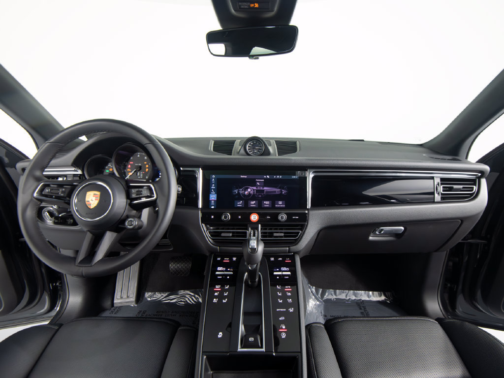 Certified 2026 Porsche Macan AWD/4WD image 37