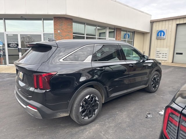 Used 2024 Kia Sorento S w/ Panoramic Sunroof Package image 5