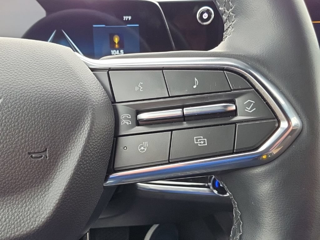 Certified 2025 Chevrolet Equinox ACTIV w/ Safety and Technology Package AWD/4WD image 11