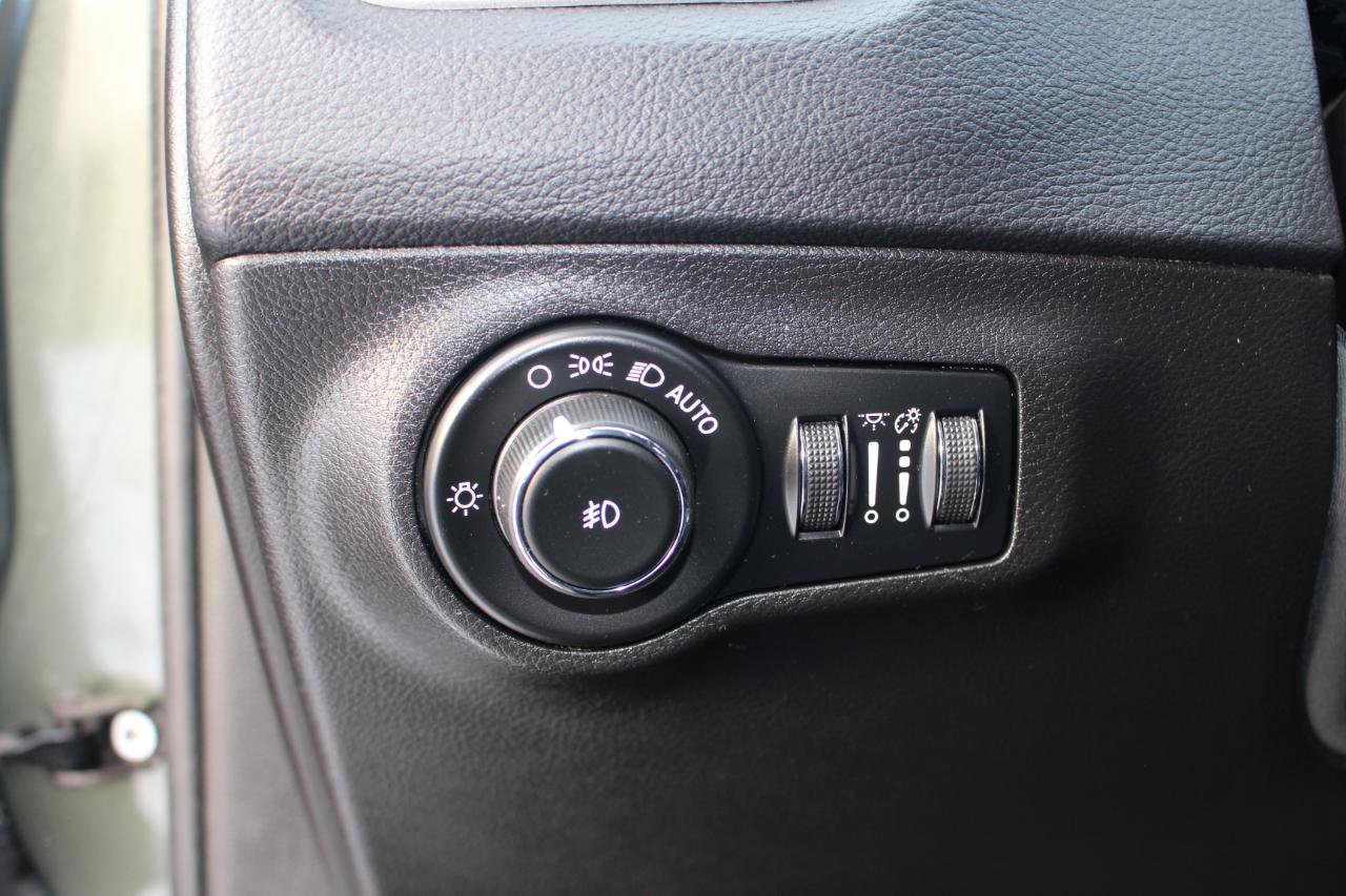 Used 2020 Jeep Compass Latitude w/ Popular Equipment Group image 18