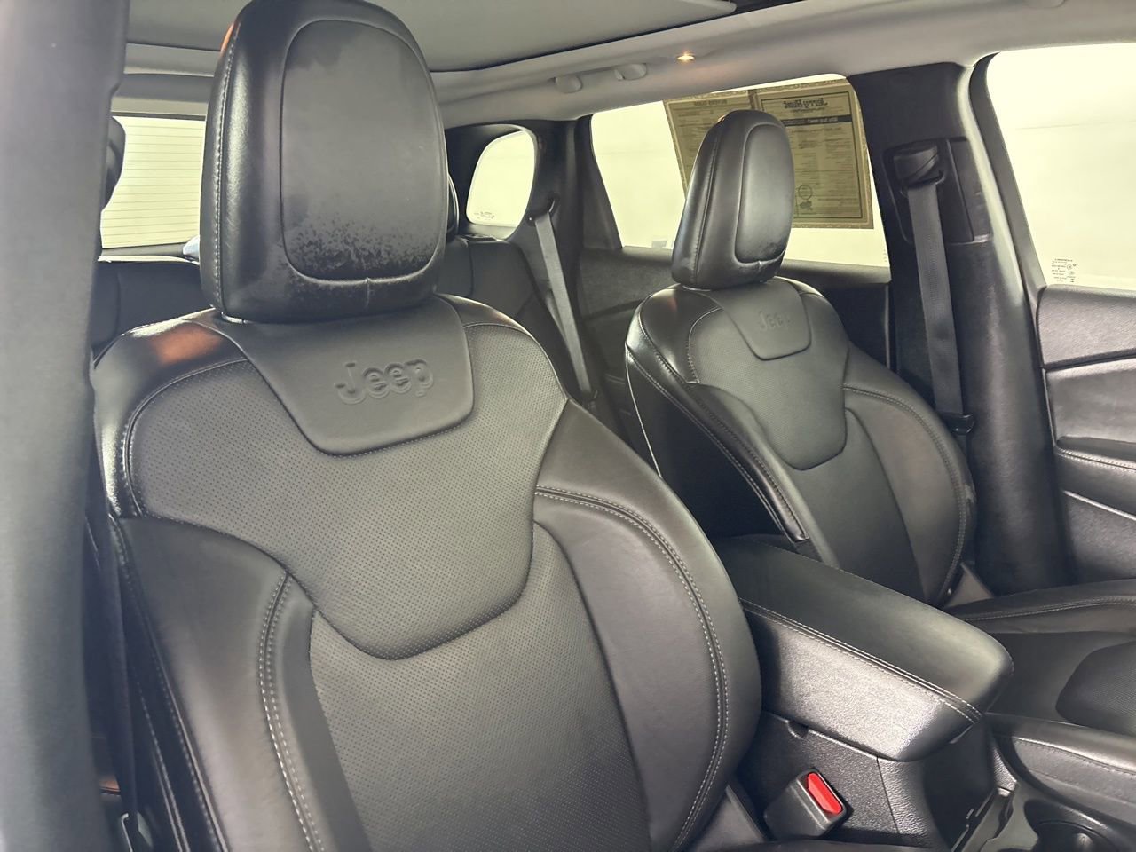 Used 2021 Jeep Cherokee Limited image 29