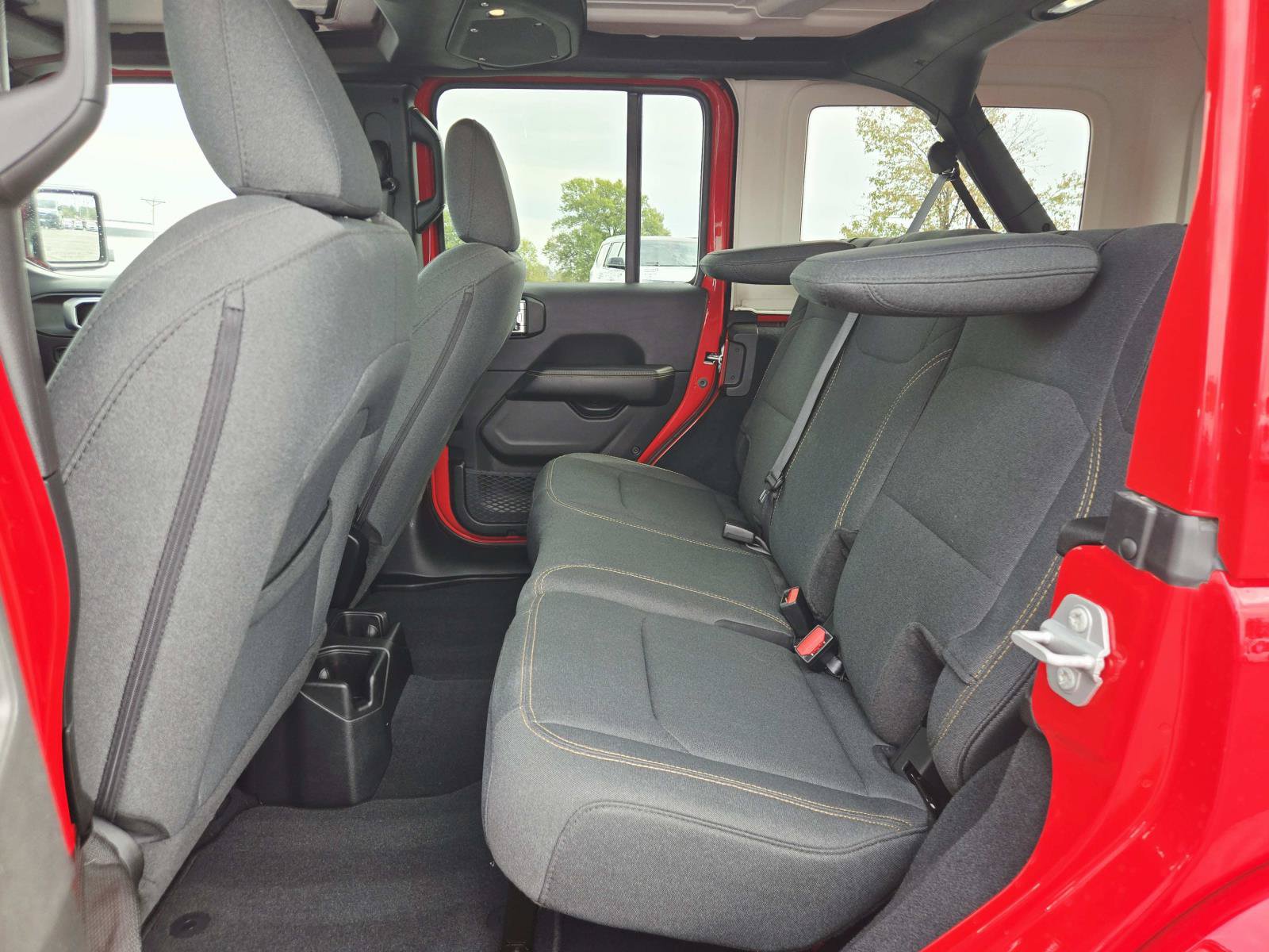 Used 2026 Jeep Wrangler Unlimited Sahara AWD/4WD image 13