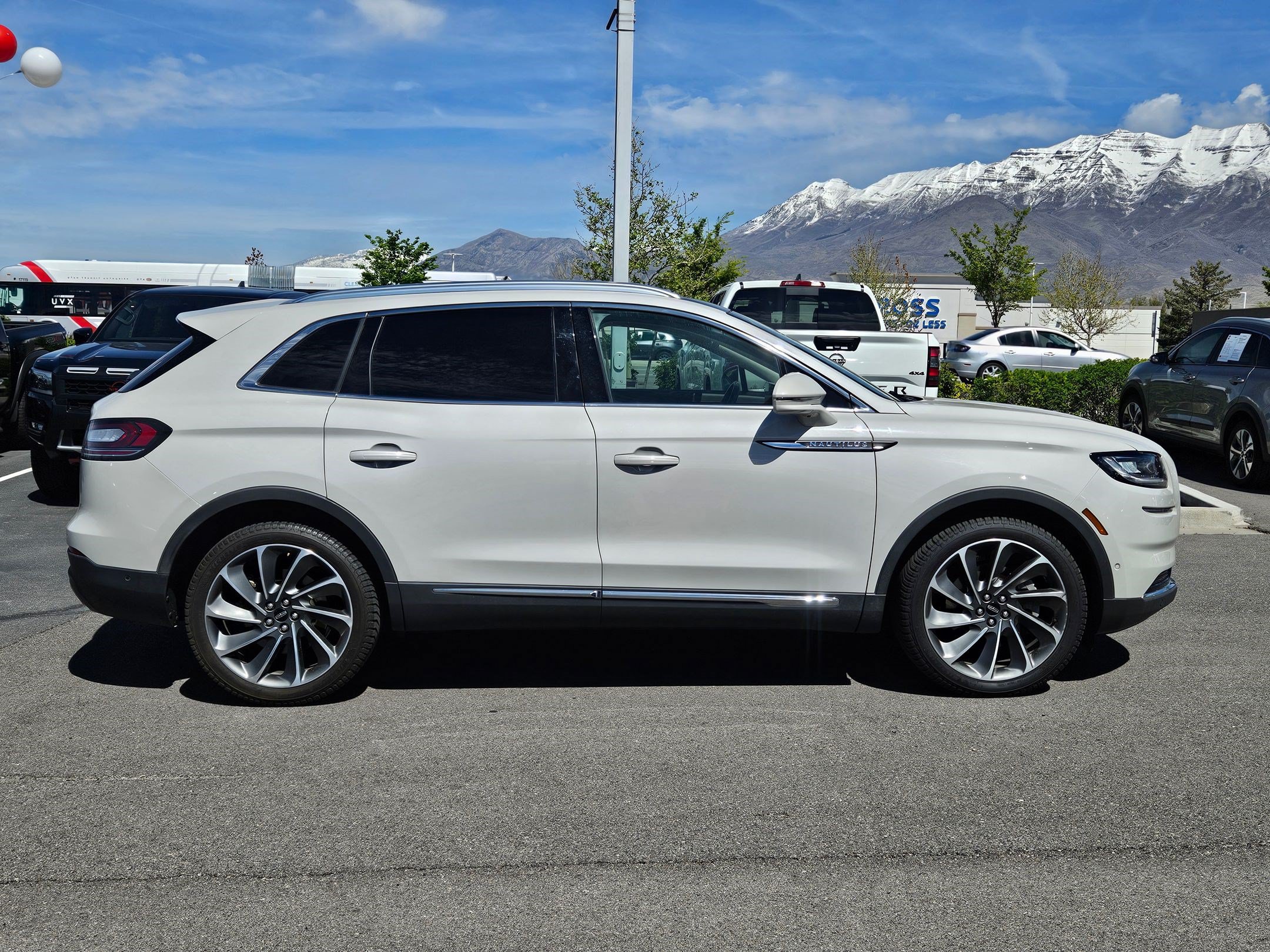 Used 2022 Lincoln Nautilus Reserve w/ Equipment Group 201A AWD/4WD image 2
