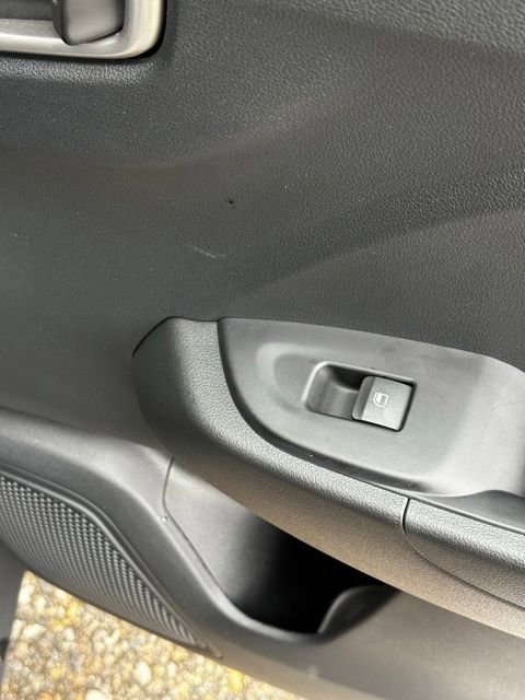 Certified 2025 Hyundai Venue SEL FWD image 16
