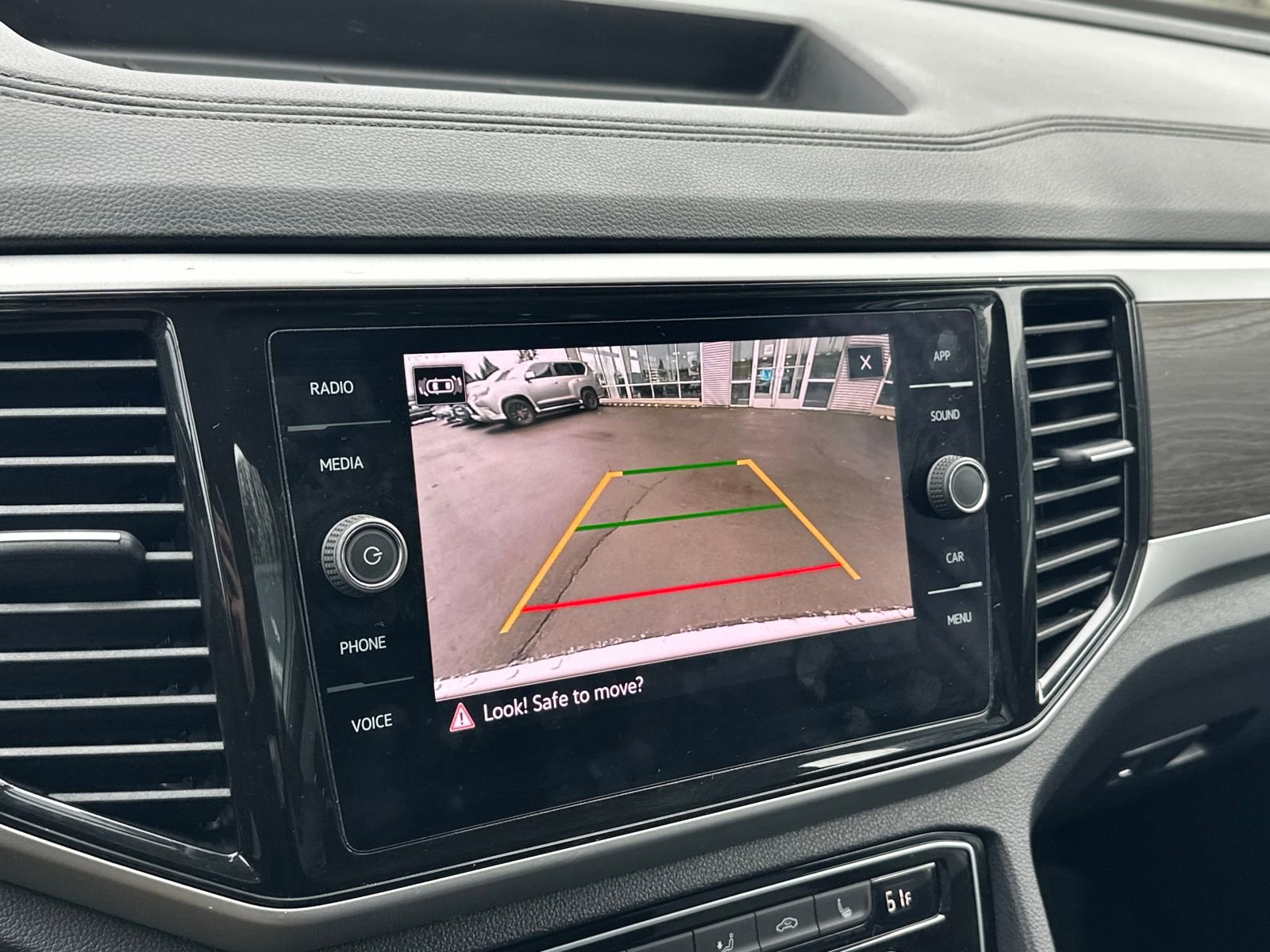 Used 2022 Volkswagen Atlas SE image 15