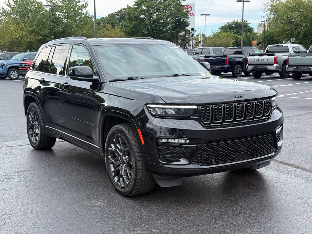 Used 2025 Jeep Grand Cherokee Summit AWD/4WD image 11