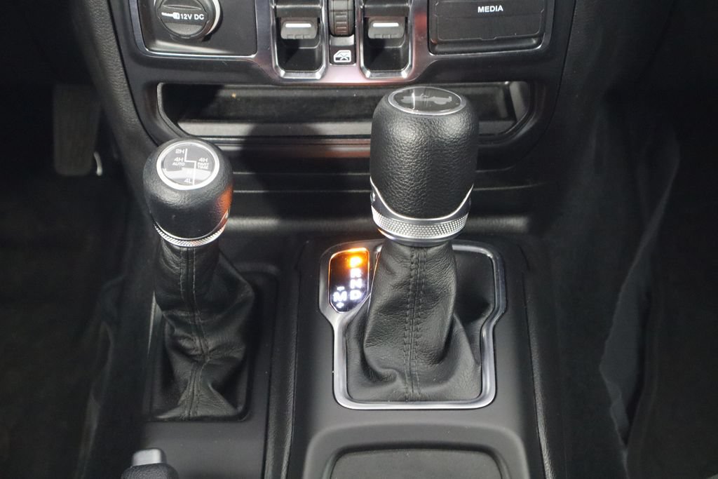 Used 2023 Jeep Wrangler Unlimited w/ Sun & Screen Package AWD/4WD image 28