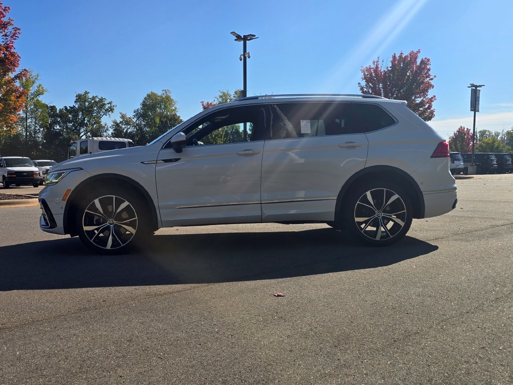 Used 2022 Volkswagen Tiguan SEL R-Line AWD/4WD image 5