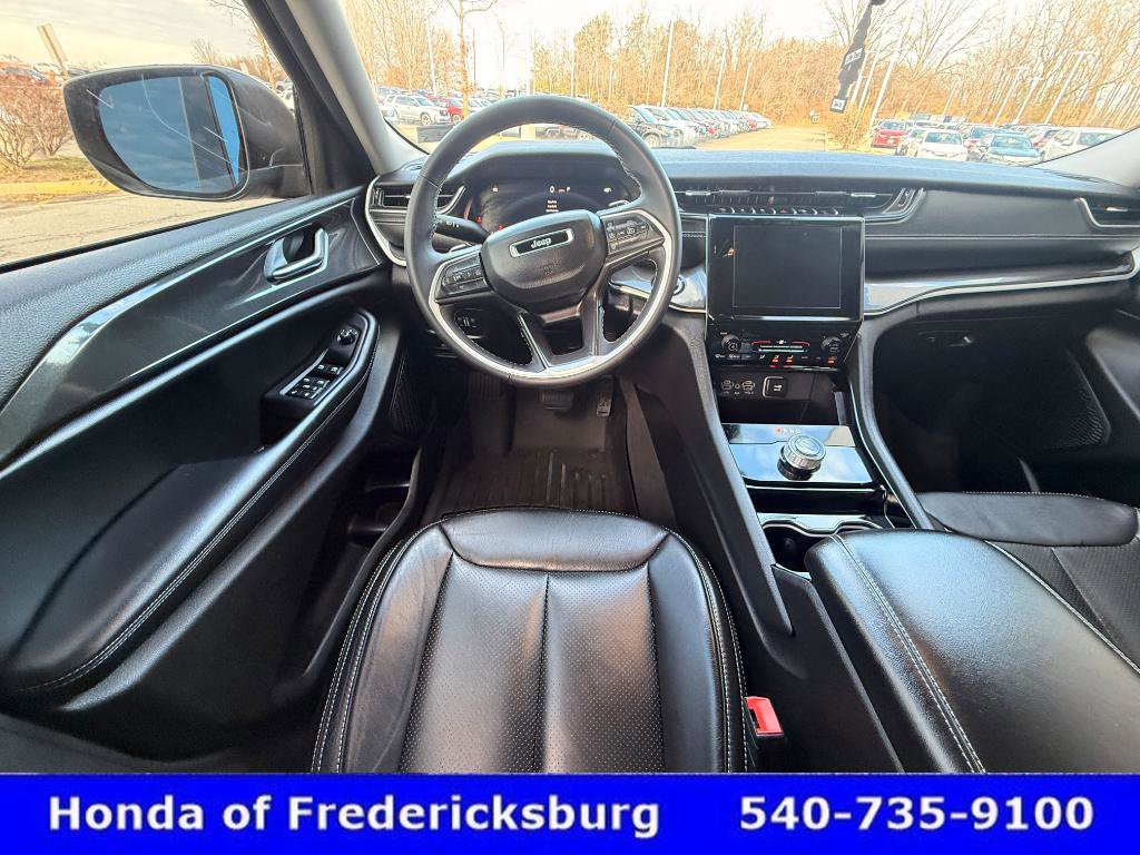 Used 2023 Jeep Grand Cherokee Laredo image 26