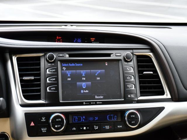 Used 2018 Toyota Highlander XLE image 26