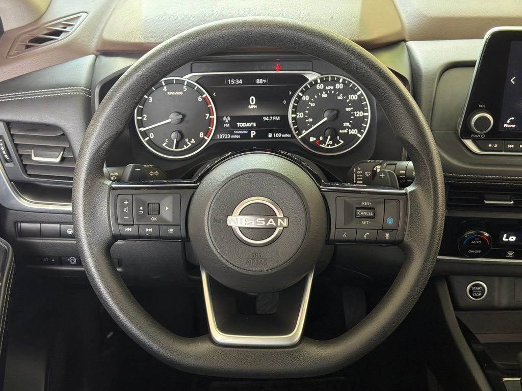 Used 2023 Nissan Rogue SV FWD image 4